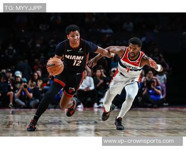 凯沙约翰逊砍下14分12板坚持自我展现热火风格篮球魅力